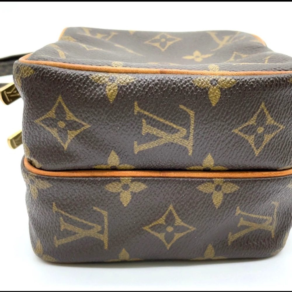 Authentic Louis Vuitton Monogram Amazone Crossbody Bag - Picture 3 of 11